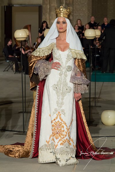 Desfile 'La Sevilla de Santa Teresa, el esplendor de la Urbe'